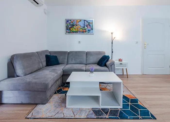 Apartment Nika Solitudo